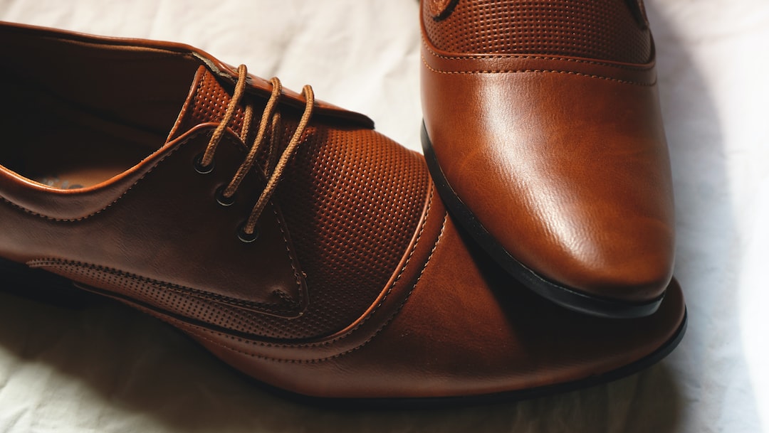 Jak odpowiednio pielęgnować obuwie z naturalnych materiałów?